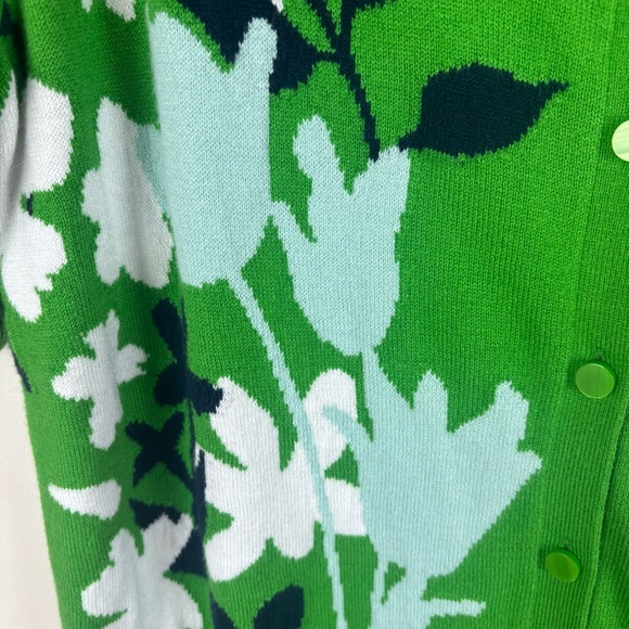 BEAUTIFUL by Lawrence Zorian green s/s cardigan w/floral design-woman’s Medium - Picture 4 of 10